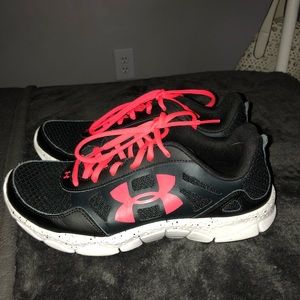 Under Armor 8.5 PERFECT Pink black white